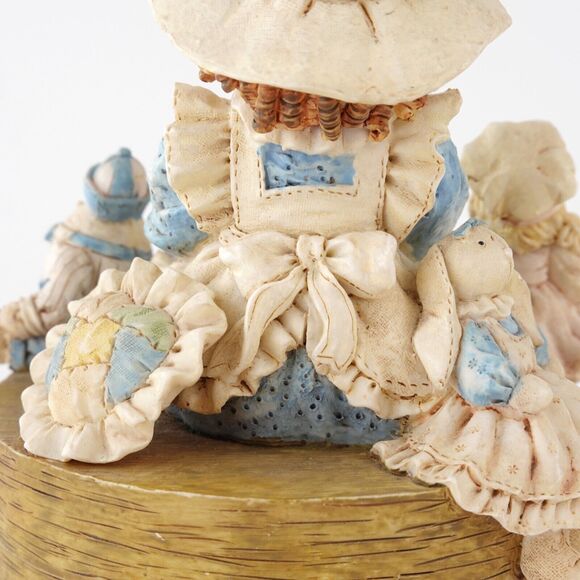 SAN FRANCISCO MUSIC BOX CO MUSICAL FIGURINE DOLLS HEART TUGS COLLECTING FRIENDS - Picture 14 of 16